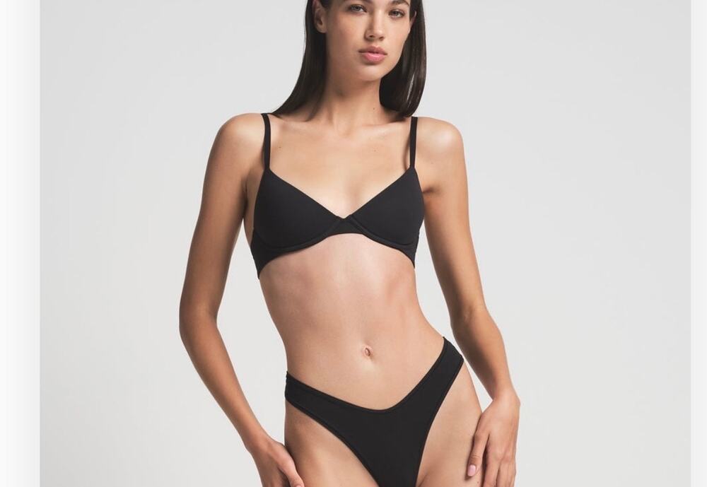 Skims fits everybody scoop plunge bra onyx 32C